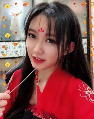 dota美女主播(Dota2-妥协了？美女主播莉莉丝公开道歉并表示：短时间内不会复播)