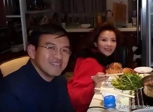 这两位央视主持人，原来是夫妻?低调了20年，比嫁入豪门还幸福